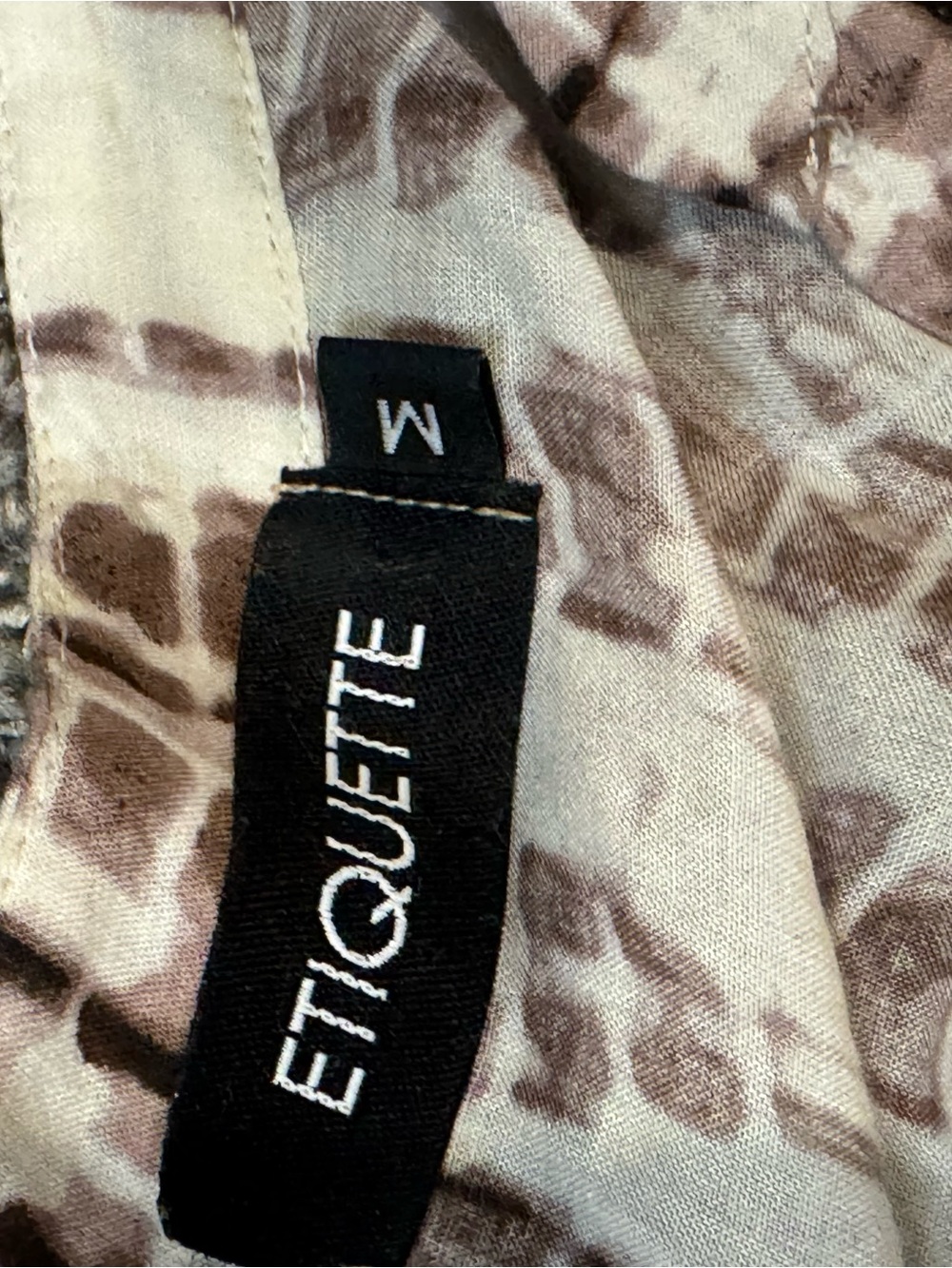 Etiquette Taupe & Cream V-Neck Patterned Blouse - Picture 4 of 7